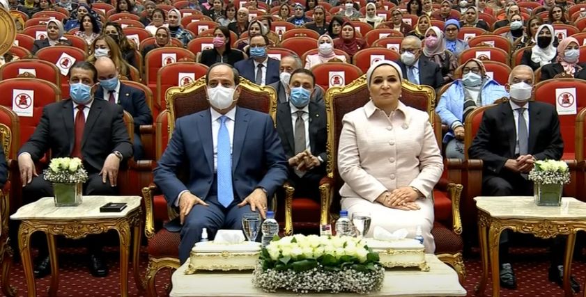 الرئيس عبد الفتاح السيسي وقرينته السيدة انتصار