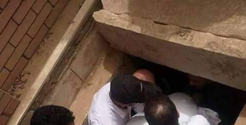 إذا توفت المرأة لمن يكون ولاية دفنها؟