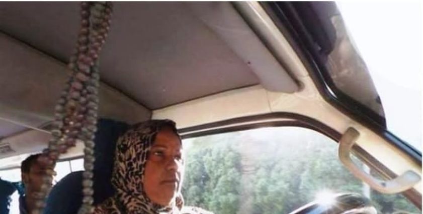 سناء تقود الميكروباص