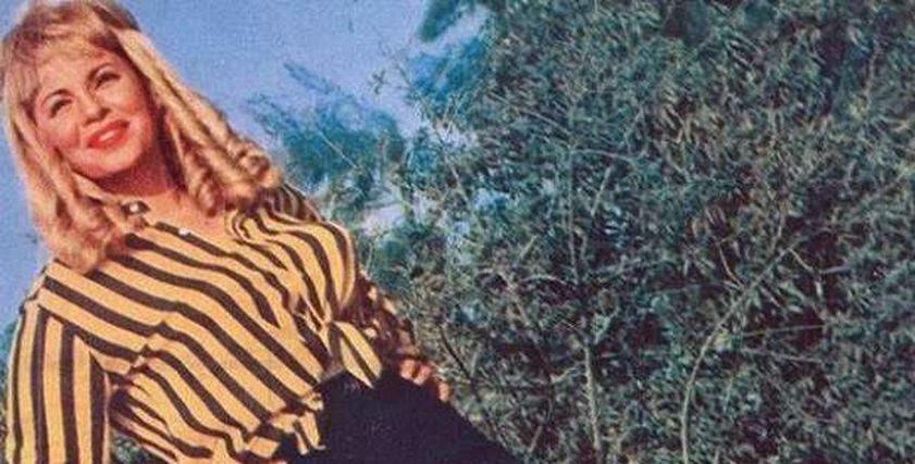 50 صورة لأيقونة الجمال هند رستم.. هكذا كانت ملكة الإغراء