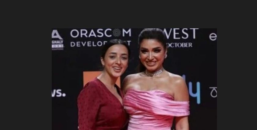 الفنانة روجينا وابنتها مايا