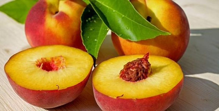 فوائد الخوخ للبشرة الدهنية