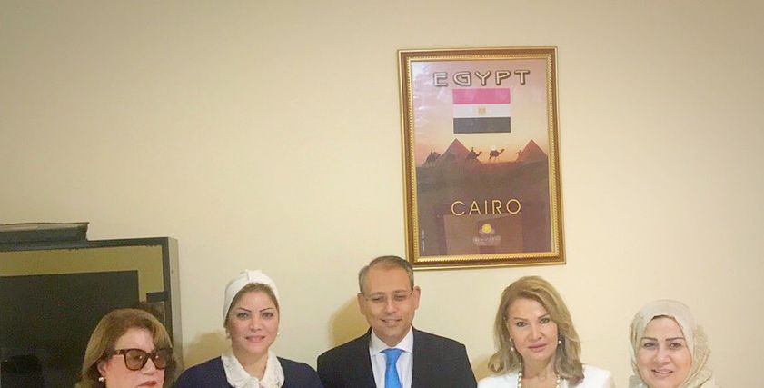 منال العبسي تشيد بالسفير المصري في لبنان وتؤكد: هدفنا مصلحة المرأة العربية