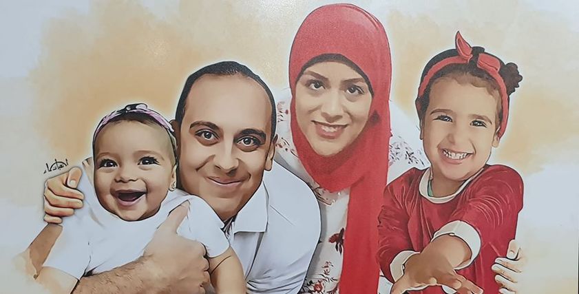 الشهيد محمد شلبي وأرملته وطفلتيه