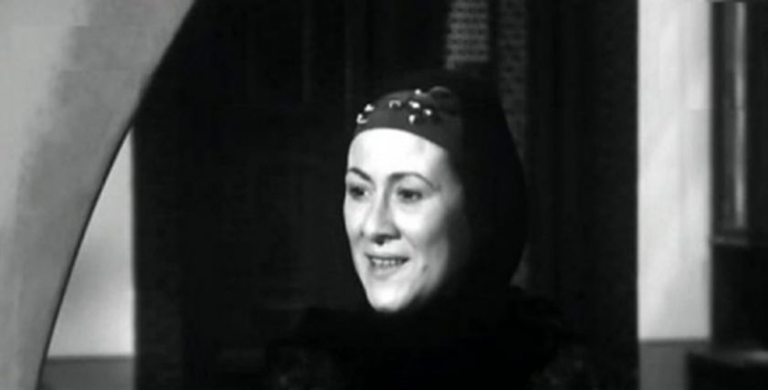 الفنانة عزيزة حلمي