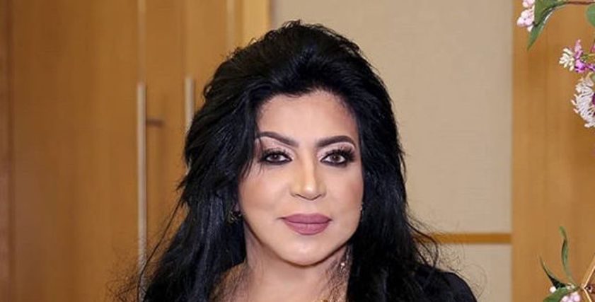 الفنانة العمانية فخرية خميس