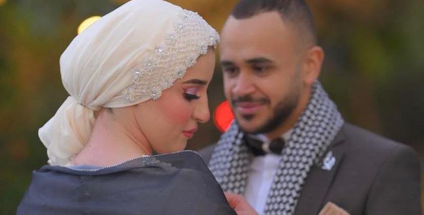 عروسة تحتفل بخطبتها بعلم فلسطين