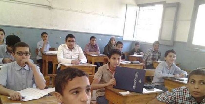 أولياء الأمور يختلفون حول قرار تأجيل الامتحانات