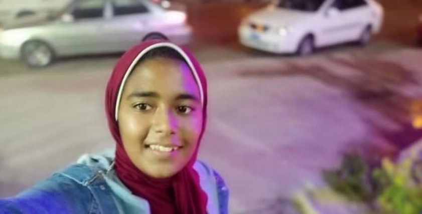آيه سمير تصور بيع أطعمة الأطفال بدار أيتام