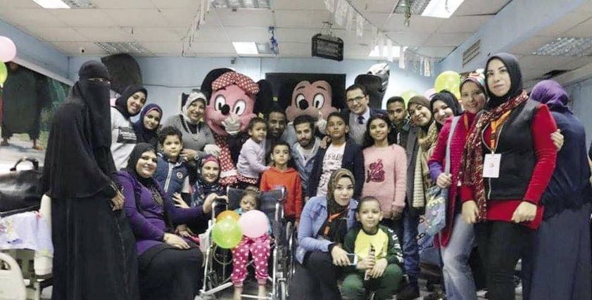رغم الطقس السىء حفل ترفيهى لدعم مرضى السرطان