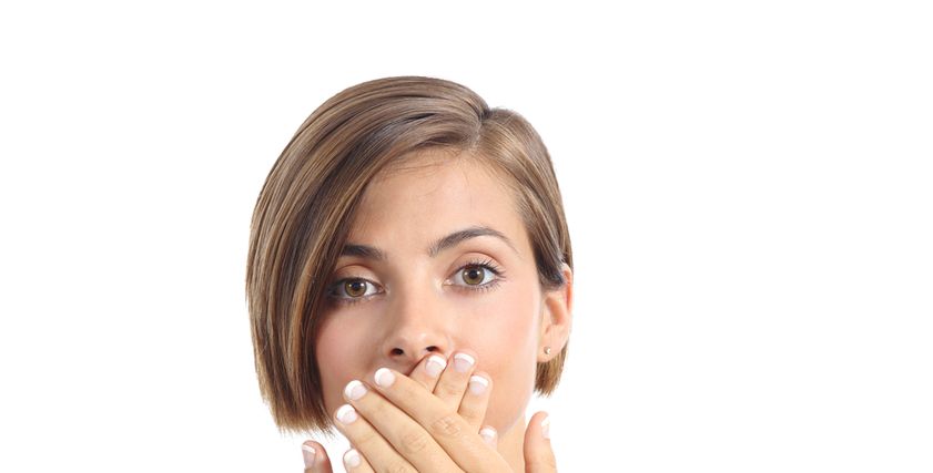 ٧ اسباب تسبب رائحة كريهة للفم