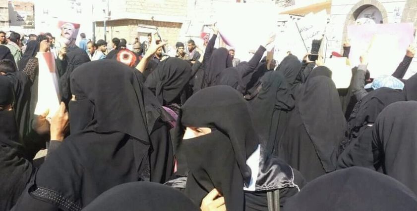 يمنيات متظاهرات
