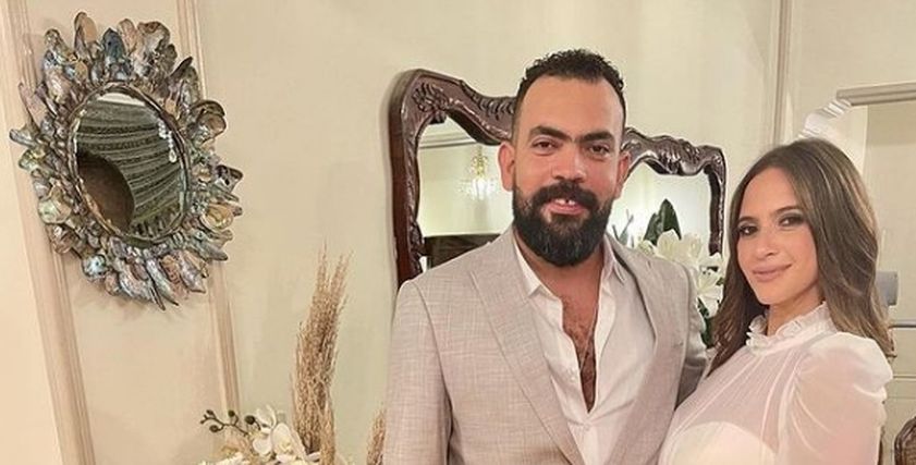 بعد الاحتفال بزفافهما.. لقطات جمعت خالد عليش وزوجته