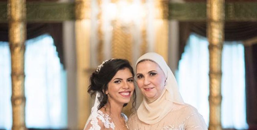 الوزيرة نيفين القباج ونجلتها مريم