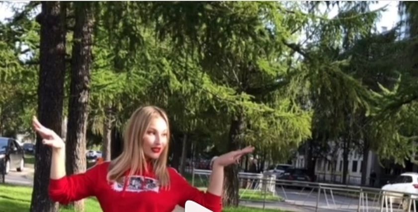 ممثلة روسية تتحدي المصرين برقصة