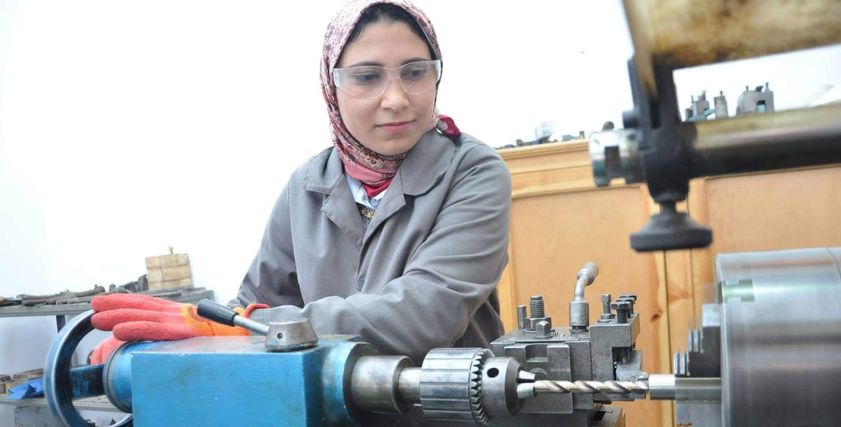 أميرة عصام أول امرأة تعمل في مجال الخراطة
