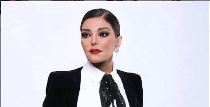 الديفا سميرة سعيد بالبدلة الرجالي