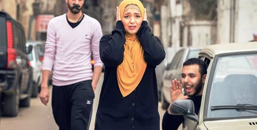 حكم تبرير التحرش بملابس المرأة