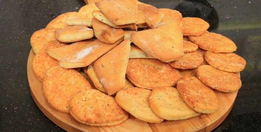 مخبوزات بالكمون والجبنة الرومي