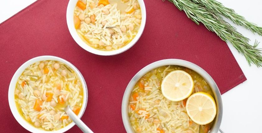 شوربة لسان عصفور باللحم