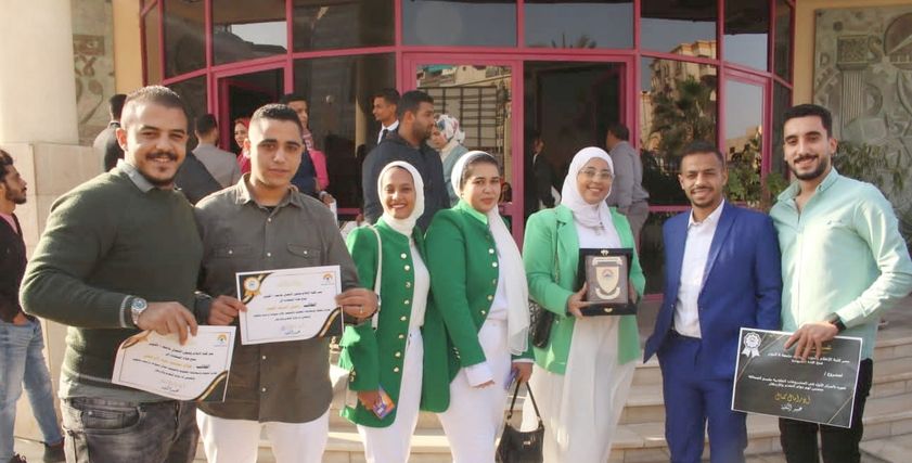 طلاب كلية الإعلام