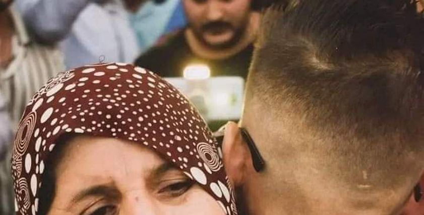 سيدة جزائرية ونجلها