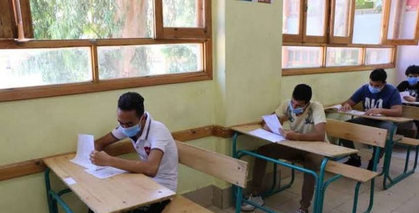 طلاب ثانوية خلال الامتحانات