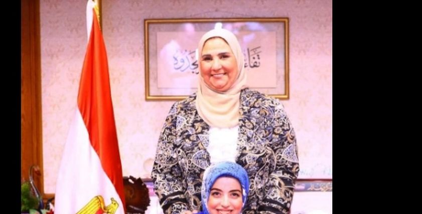 وزيرة التضامن مع هبة عز العرب