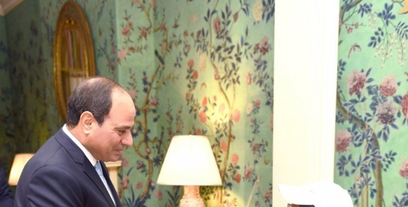 السيسي يلتقي بسيدة في نيويورك