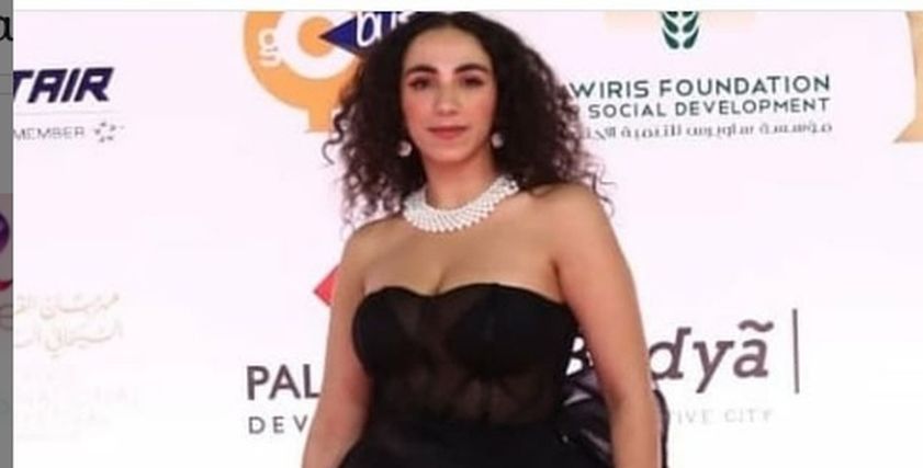 الفنانة زينب غريب