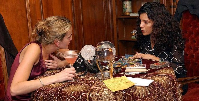 دفعت 6آلاف ليرة تركية..  عزباء تلجأ لعرافة لمحاولة فك نحسها