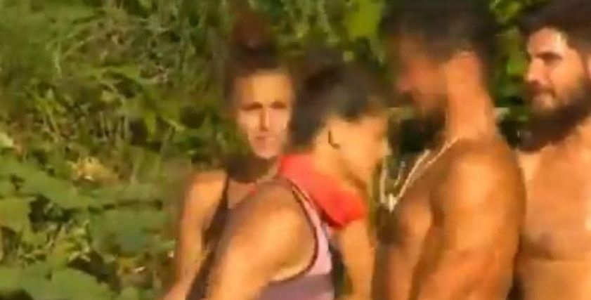 جزء من مقطع الفيديو للمصارعة وهي تكسر أنف الرجل