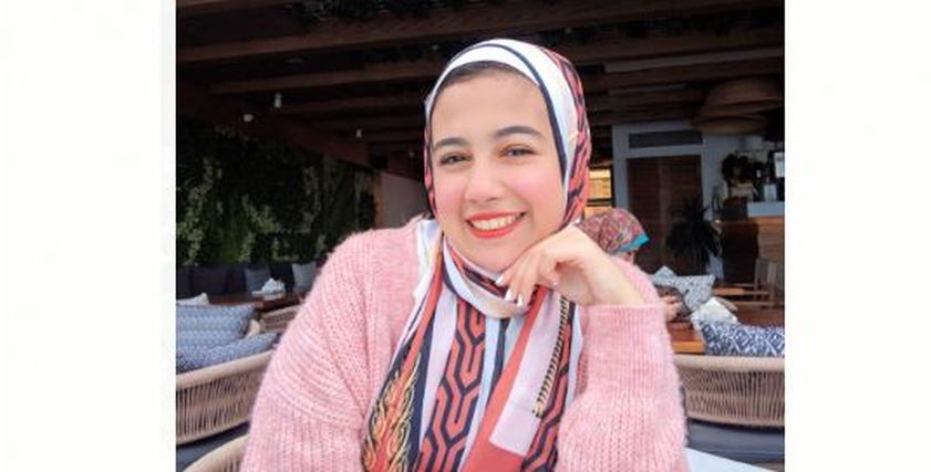 حبيبة أيمن ترسم بالخيوط