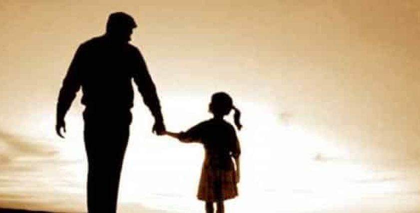 حدود عورة الأب مع أولاده 