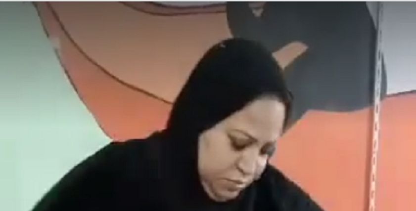 زينب أثناء ممارستها مهنتها