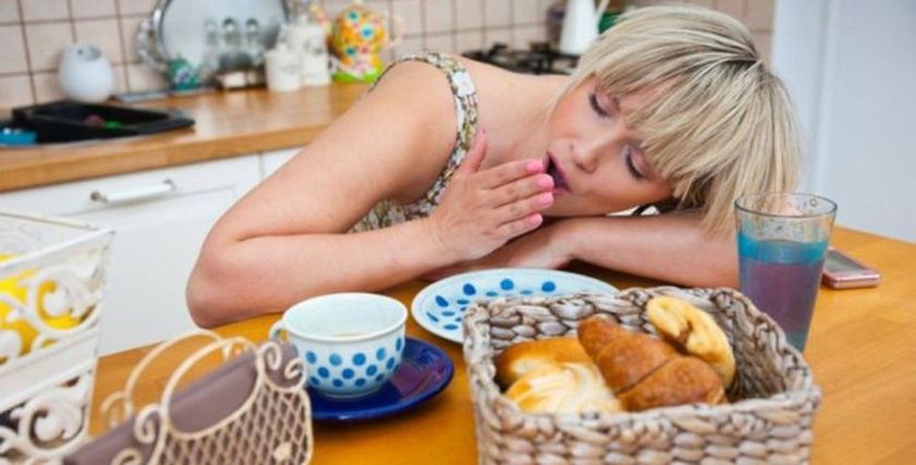 لماذا نشعر بالنعاس بعد تناول وجبة غذائية؟