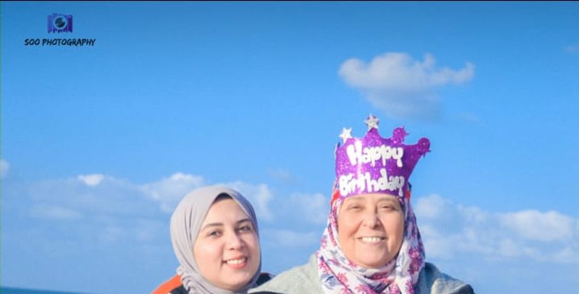 سيشن أم تحتفل بعيد ميلادها الـ60