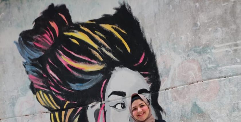 نور  تحول شارعها  إلى لوحة فنية