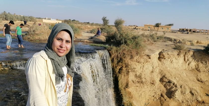 علا وشيماء يهربان من الضغط إلى معرض الكتاب