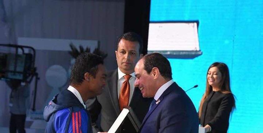 صورة مؤمن مع الرئيس