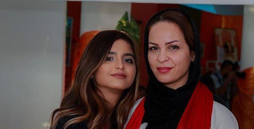 منى السابر وحلا الترك