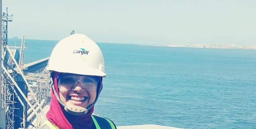 سلمى مصطفى تعمل في شركة شحن