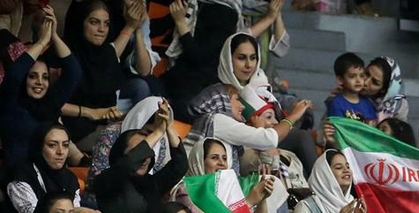 السماح للبنات الإيرانيات بحضور المباريات