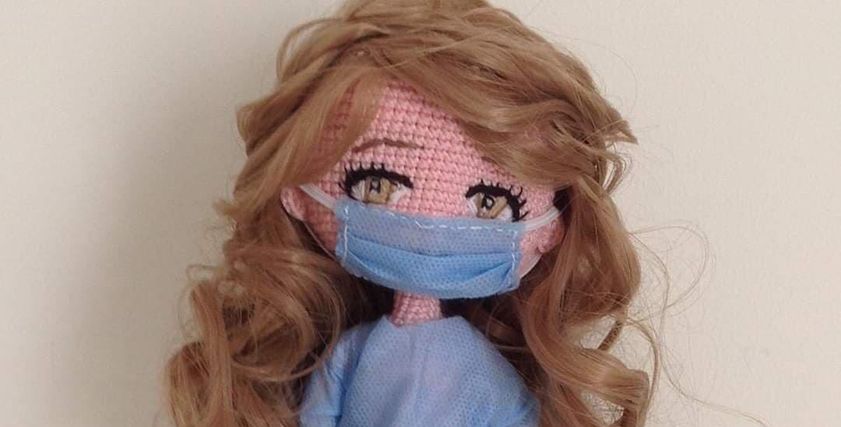 بسمة طارق تصنع عرائس من الصوف