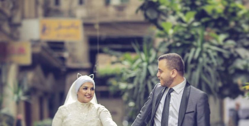 الشاب محمود الحديدي وزوجته نادية إدريس