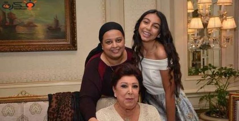 رجاء الجداوي وابنتها وحفيدتها