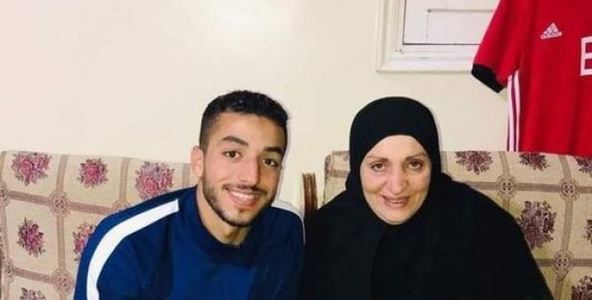 محمد عبدالمنعم ووالدته