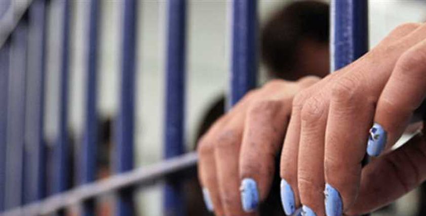 بعد 16 عامًا من الزواج.. صيدلي يقيم دعوى إسقاط حضانة 