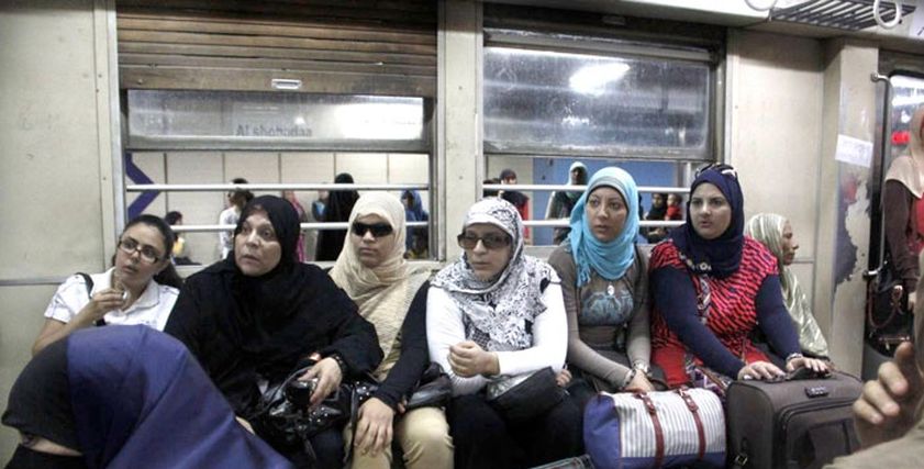 صورة من داخل إحدى عربات السيدات بمترو الأنفاق