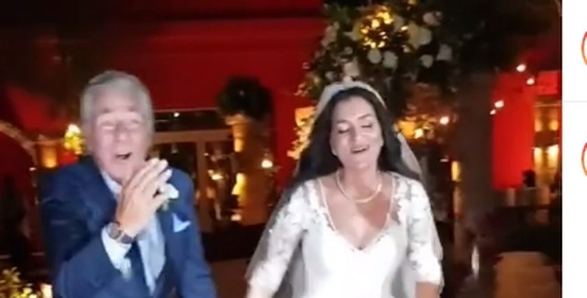 مصطفى فهمي يشارك ابنته بوصلة رقص